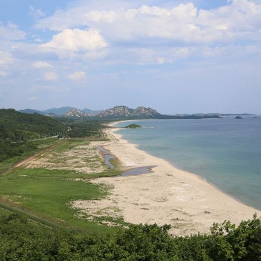 통일관 야외 전망대에서 바라본 외금강과 해금강 풍경